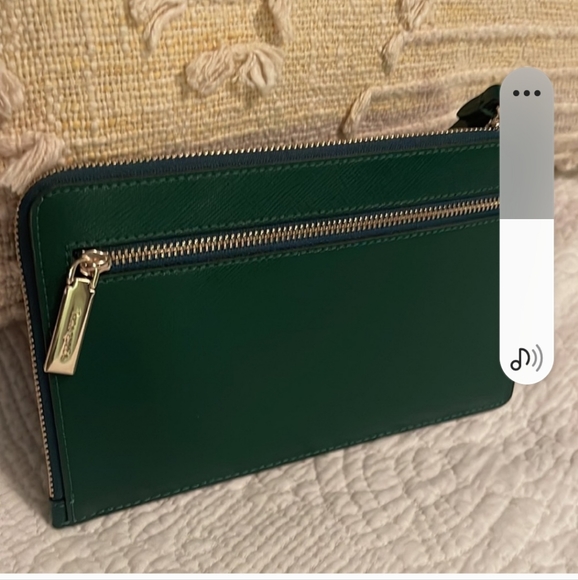 Emerald Green Kate Spade Wristlet - Picture 3 of 9